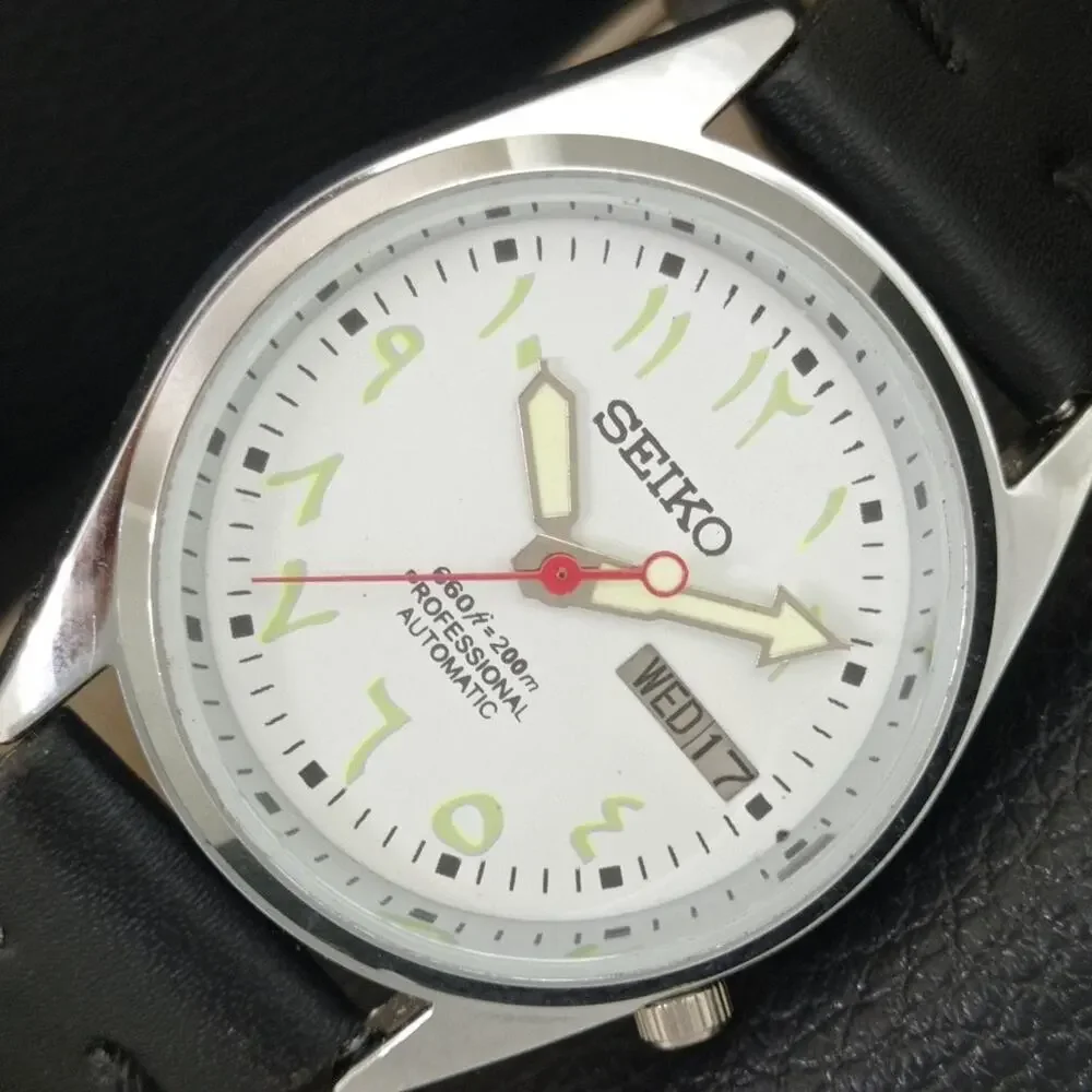Vintage 1983 Seiko Automatic Mens Silver Watch W/daydate & Gold accents